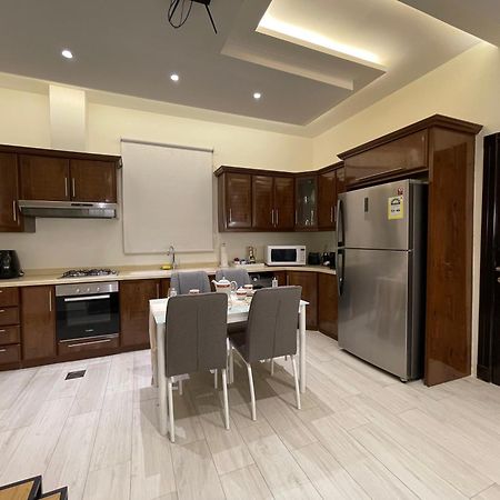 شقق خاصه بطابع حديث وفندقي - تسجيل ذاتي Private Apartments With Modern Vibes - Self Checkin Riad Exterior foto