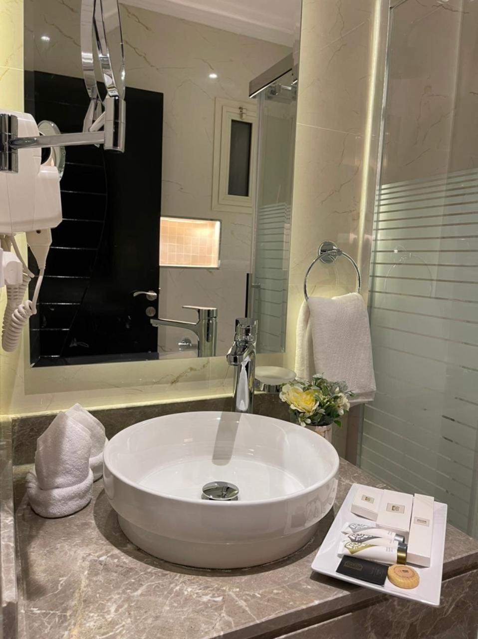 شقق خاصه بطابع حديث وفندقي - تسجيل ذاتي Private Apartments With Modern Vibes - Self Checkin Riad Exterior foto
