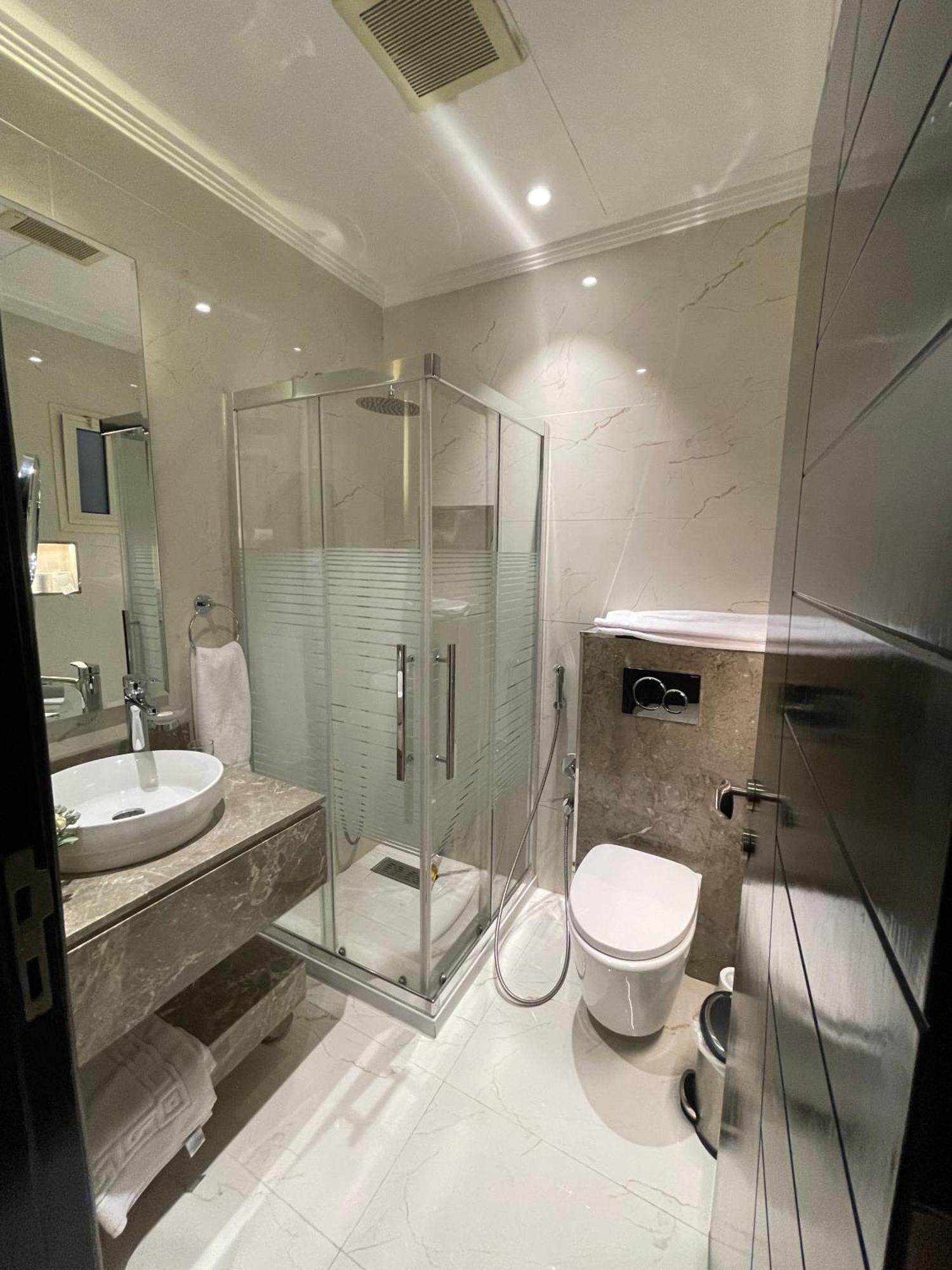 شقق خاصه بطابع حديث وفندقي - تسجيل ذاتي Private Apartments With Modern Vibes - Self Checkin Riad Exterior foto